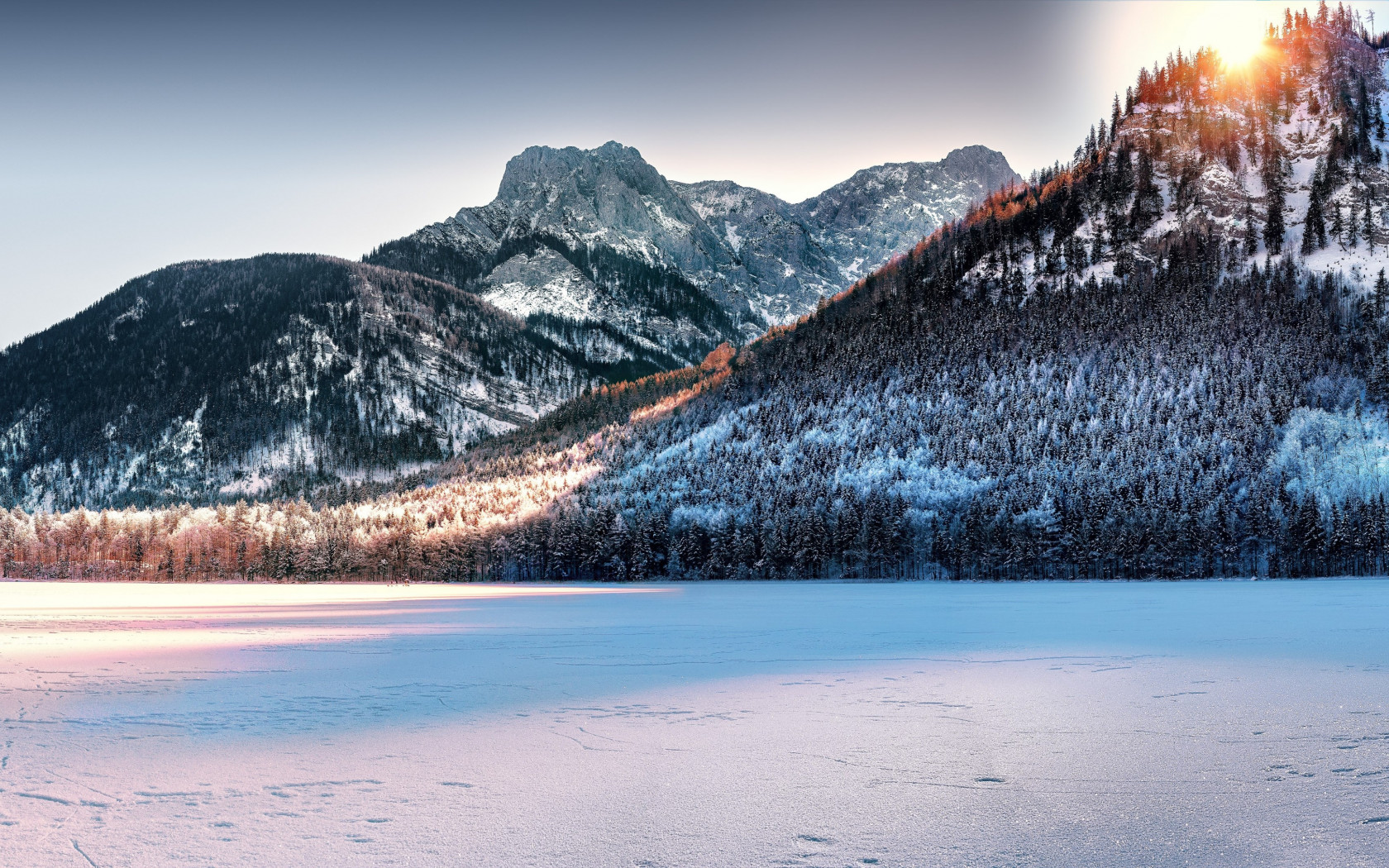 Download wallpaper: Dreamy Winter landscape 1680x1050