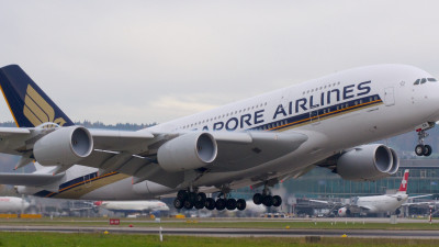 Passenger airplane from Singapore airlines