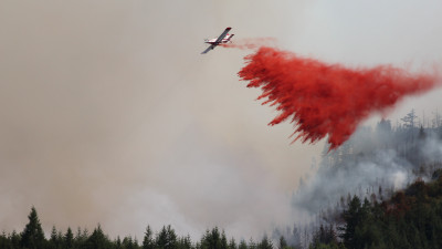 Airplane for fire fighting forest