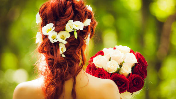 Bride and wedding flowers