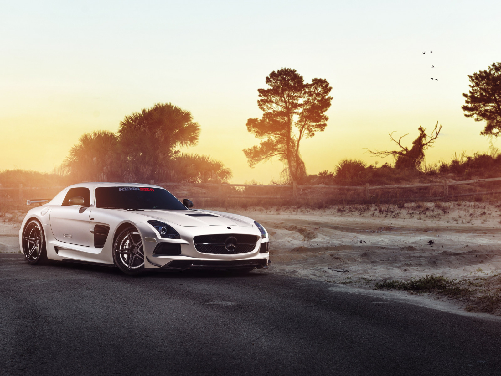 Mercedes SLS wallpaper 1024x768