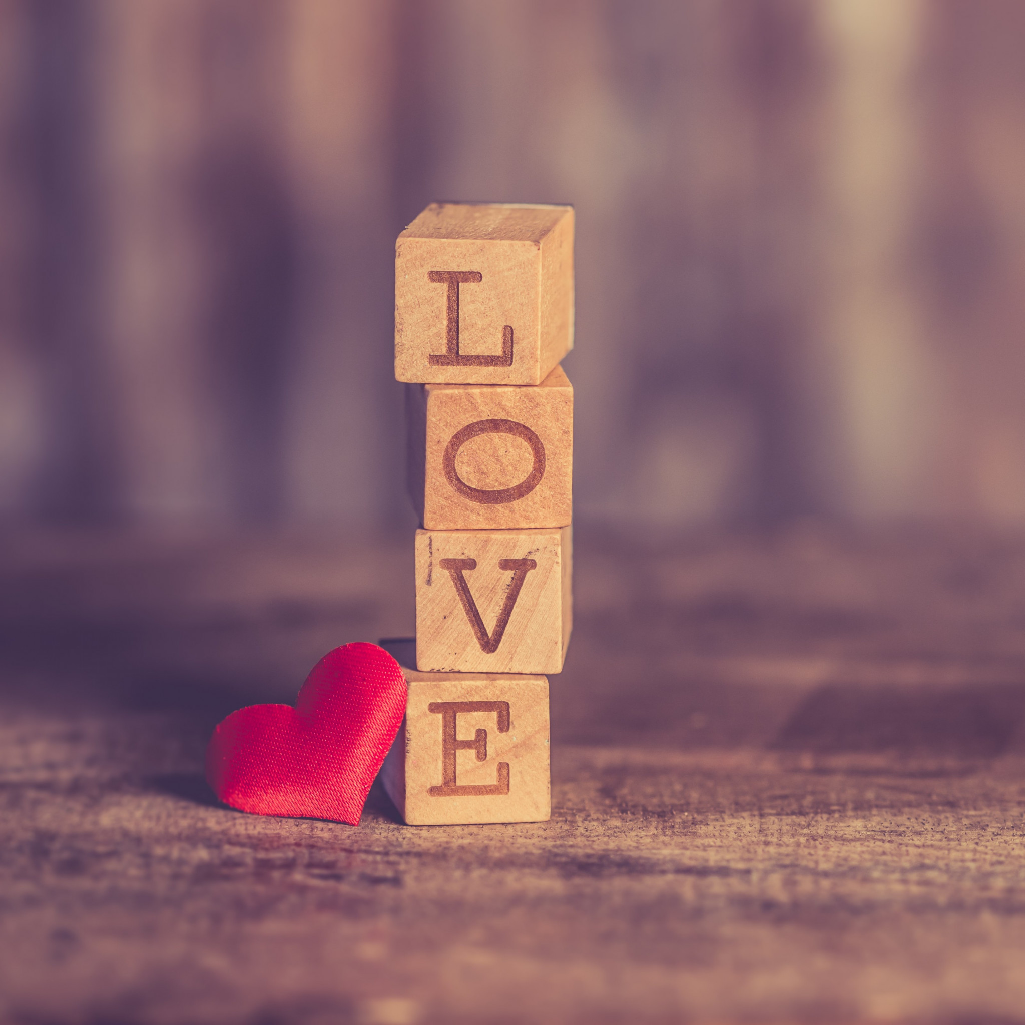 Love message. Valentine's day wallpaper 2048x2048