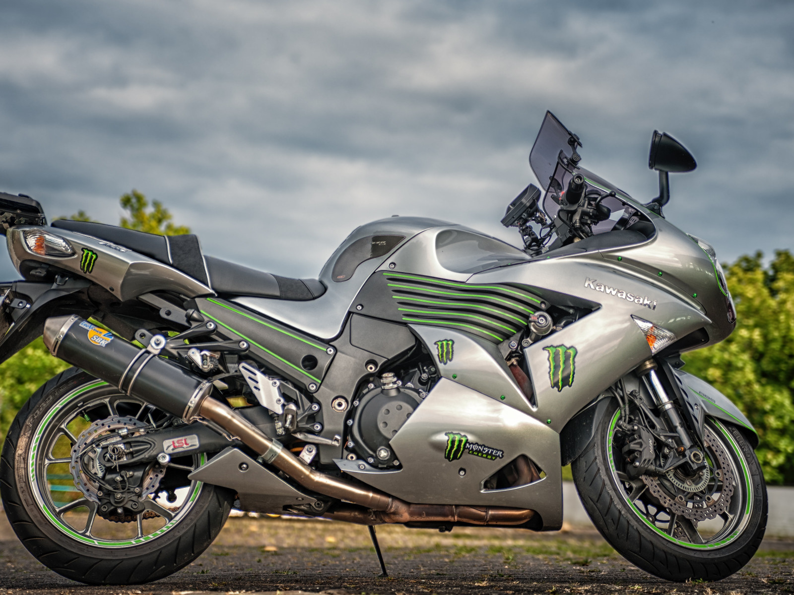 Kawasaki ZZR1400 wallpaper 1024x768