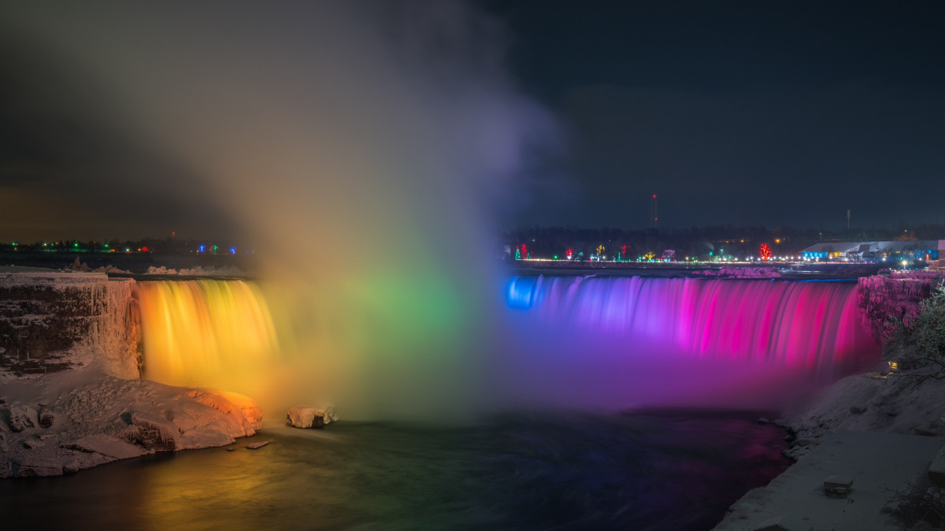 Rainbow over Niagara Falls wallpaper 1366x768