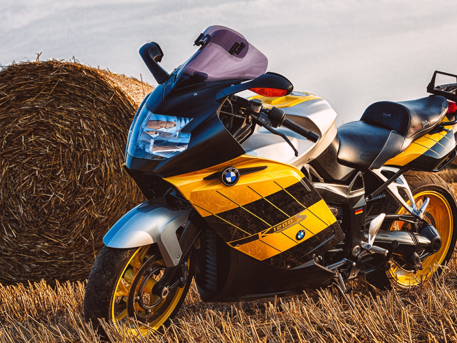 BMW Motorcycle K1200S wallpaper 1600x1200