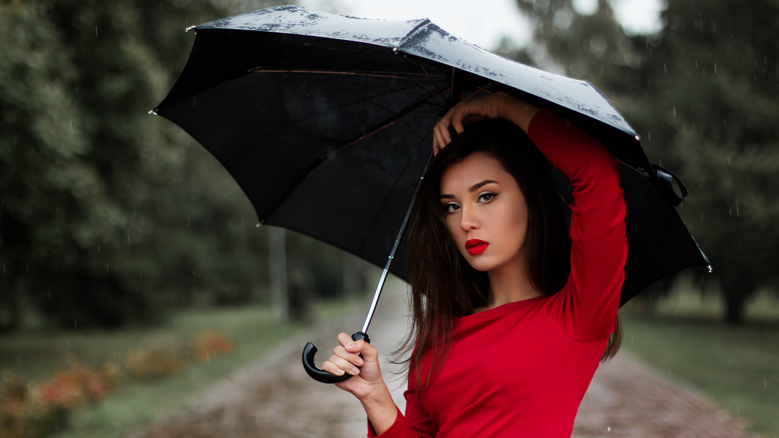 Beauitful girl in a rainy day wallpaper 2560x1440