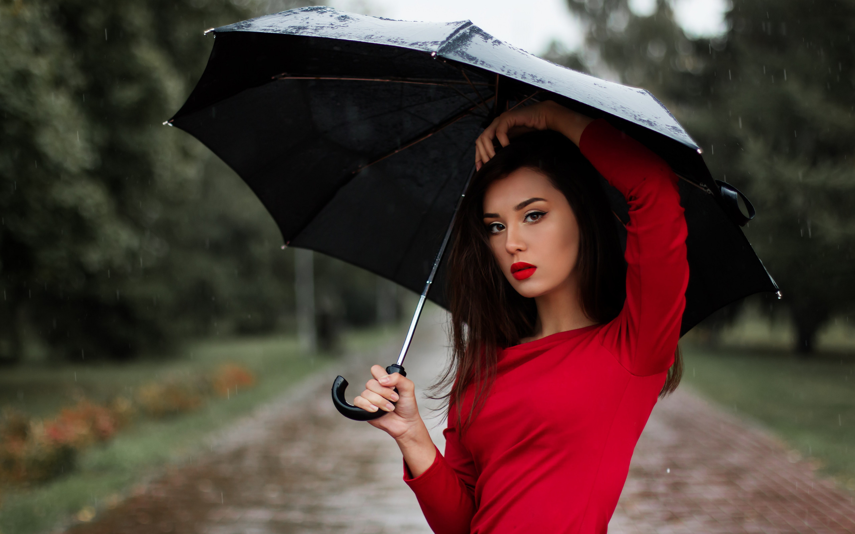 Beauitful girl in a rainy day wallpaper 2880x1800