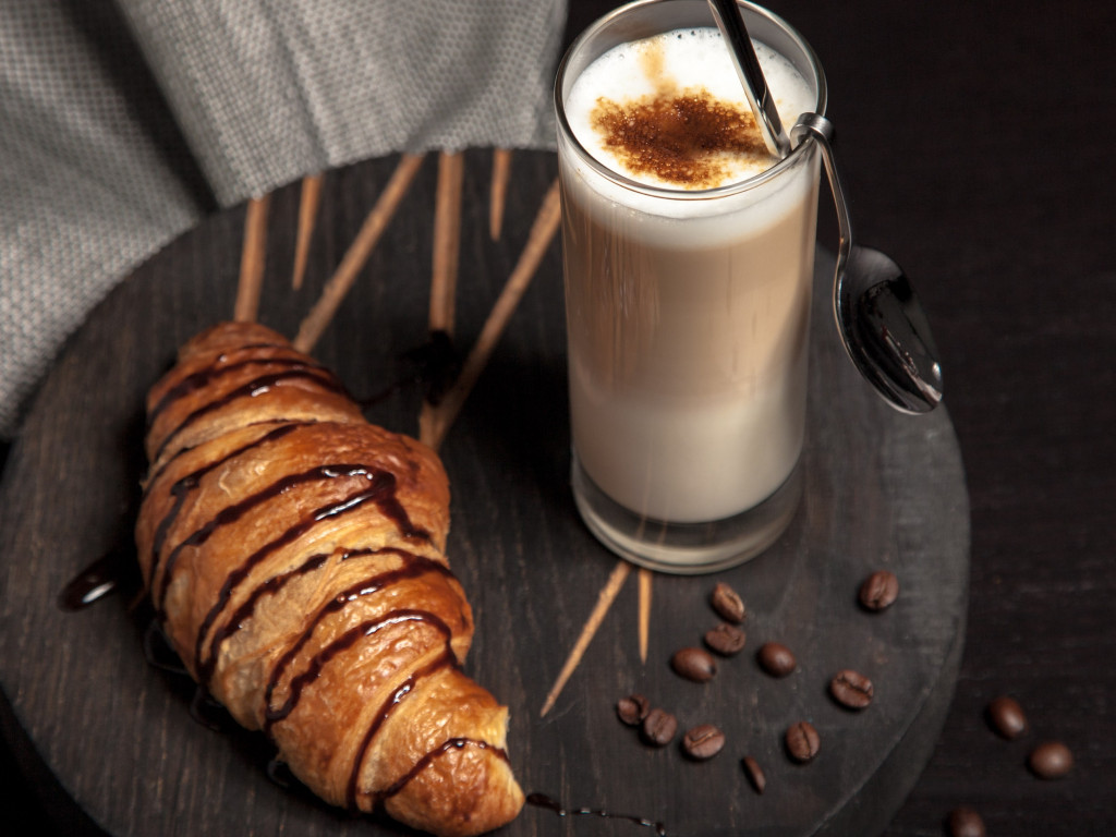 Cappuccino and chocolate croissant wallpaper 1024x768