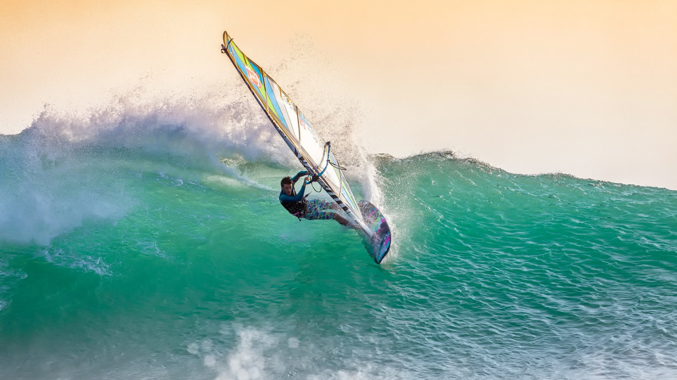 Windsurfing wallpaper 1366x768