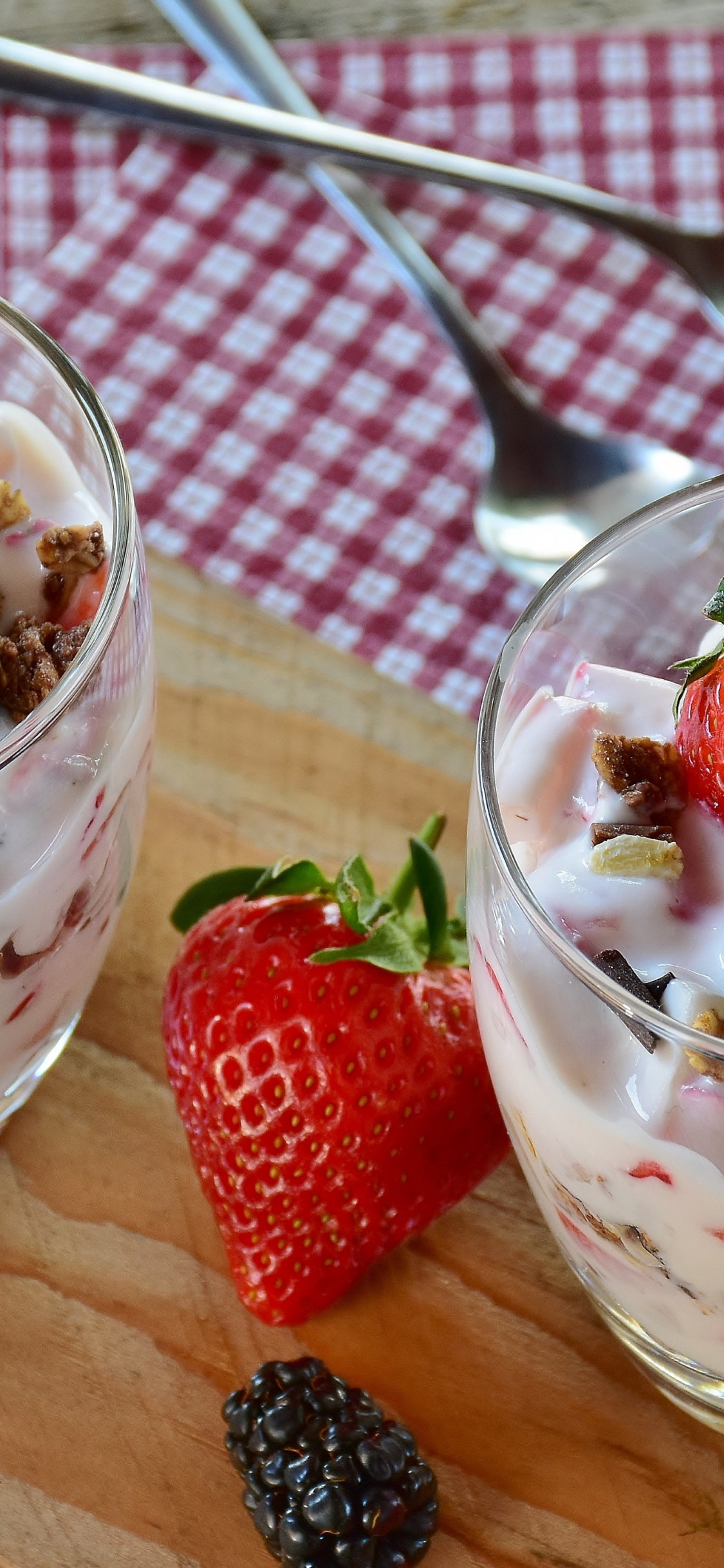 Yogurt with Strawberries and Blackberries wallpaper 1125x2436