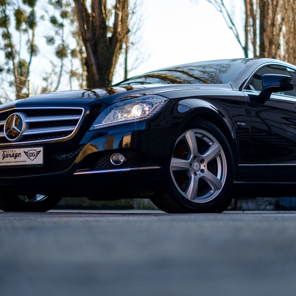 Mercedes Benz CLS wallpaper 1024x1024