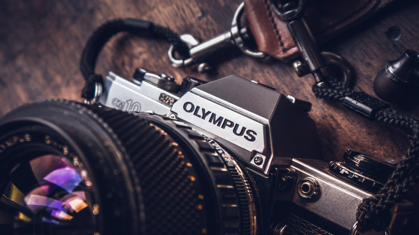 Olympus OM 10 camera wallpaper 1366x768