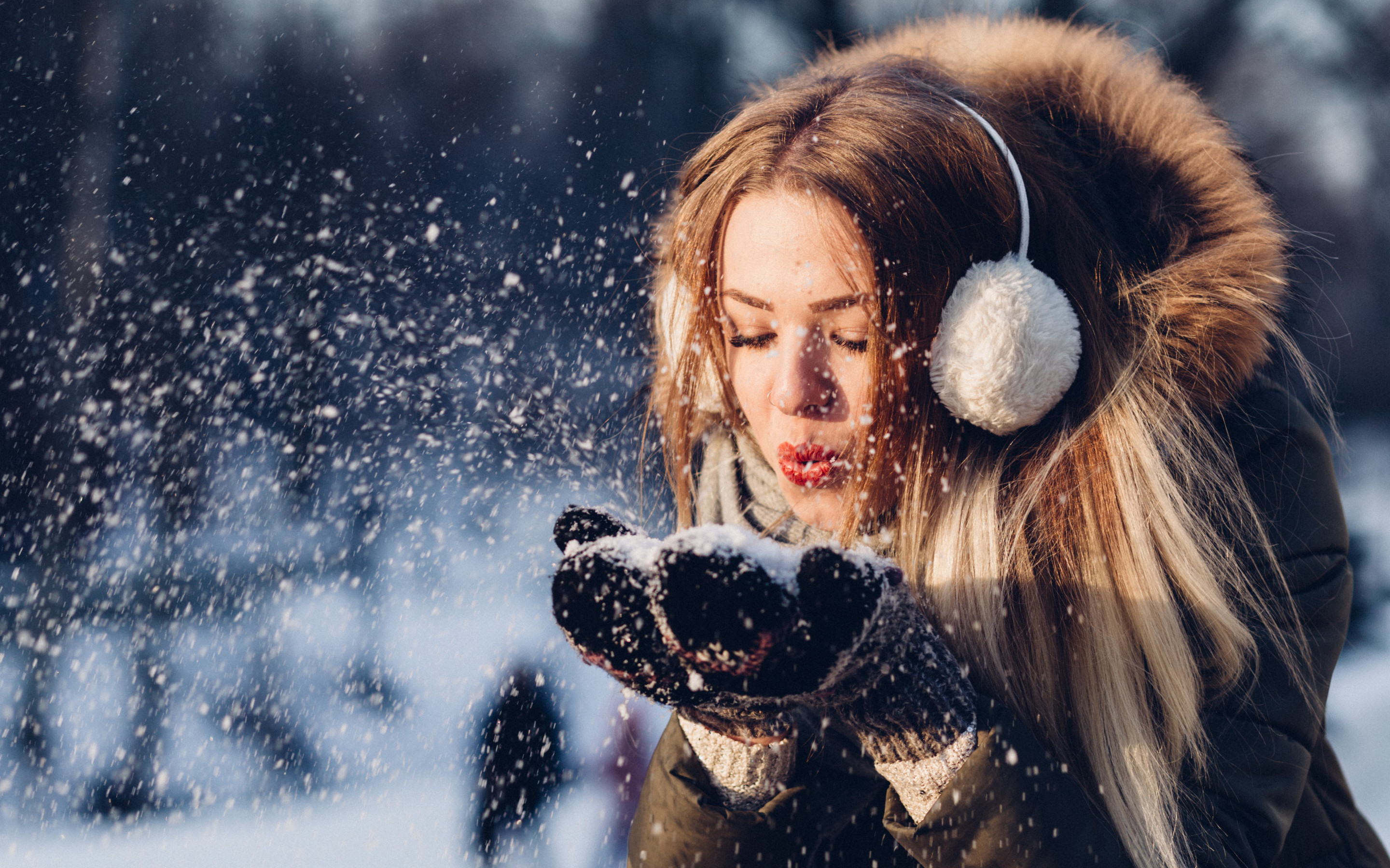 Beautiful girl in Winter landscape wallpaper 2880x1800