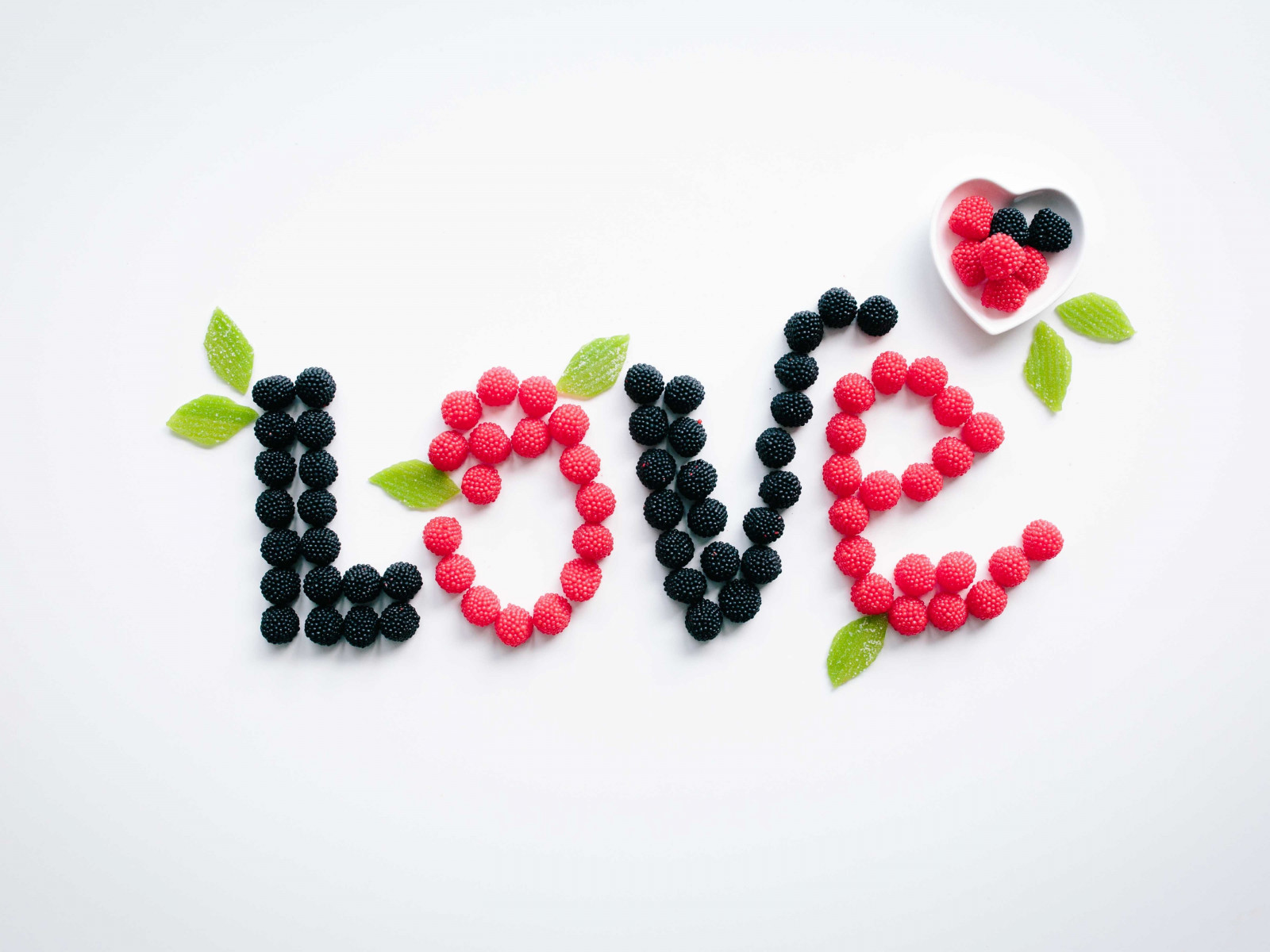 Love message with fruits wallpaper 1600x1200