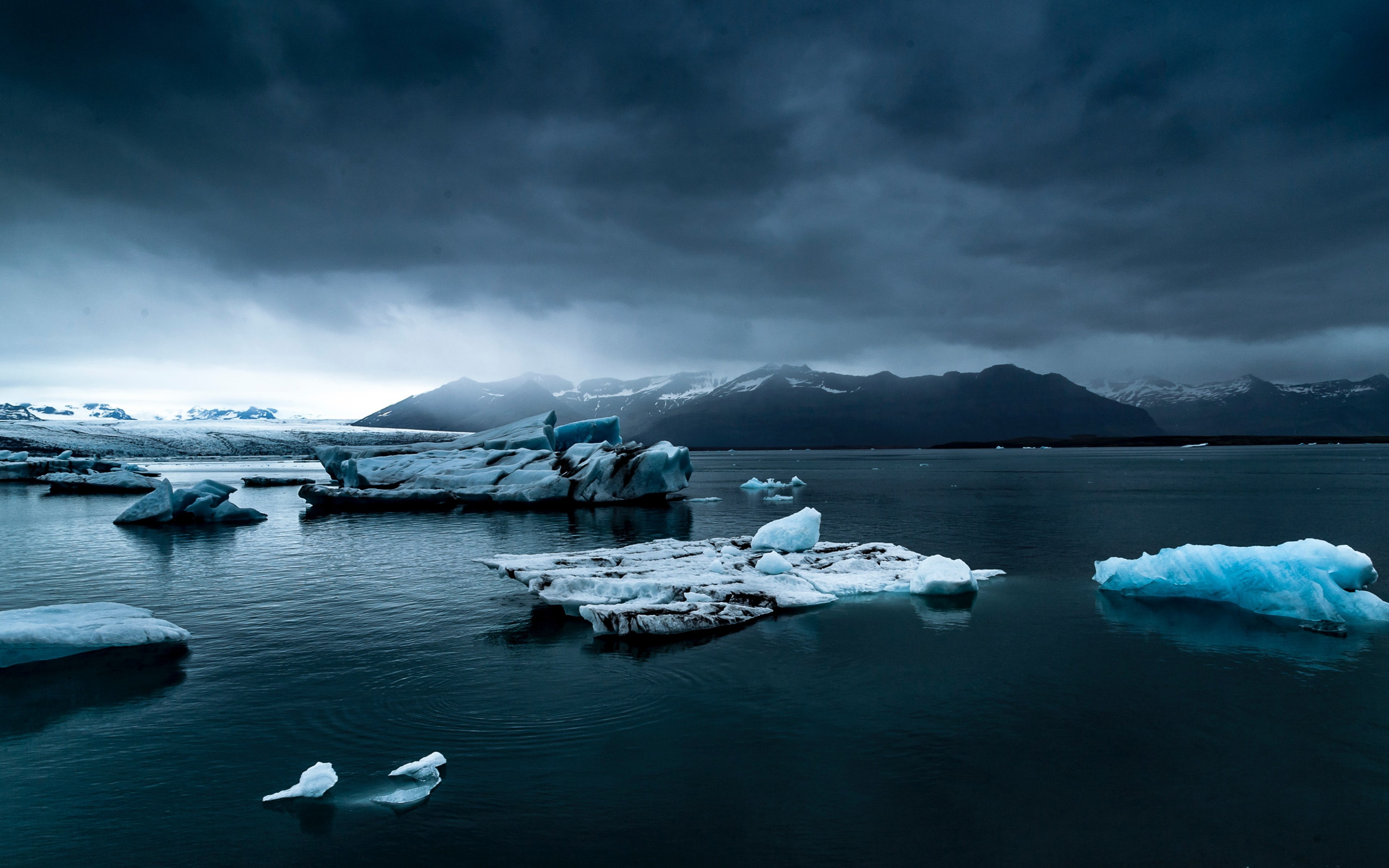 Icebergs, ocean in Iceland wallpaper 2560x1600