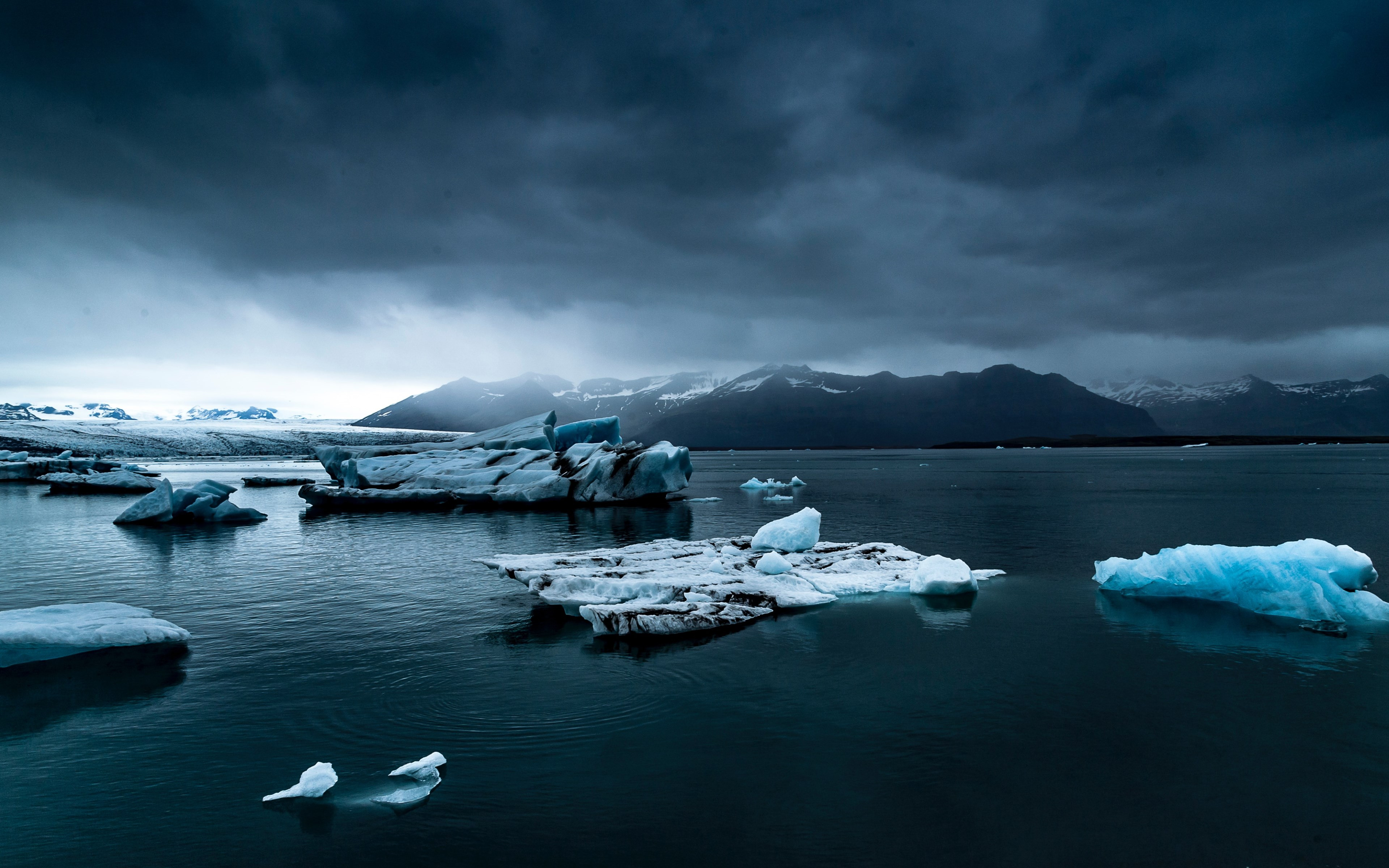 Icebergs, ocean in Iceland wallpaper 3840x2400