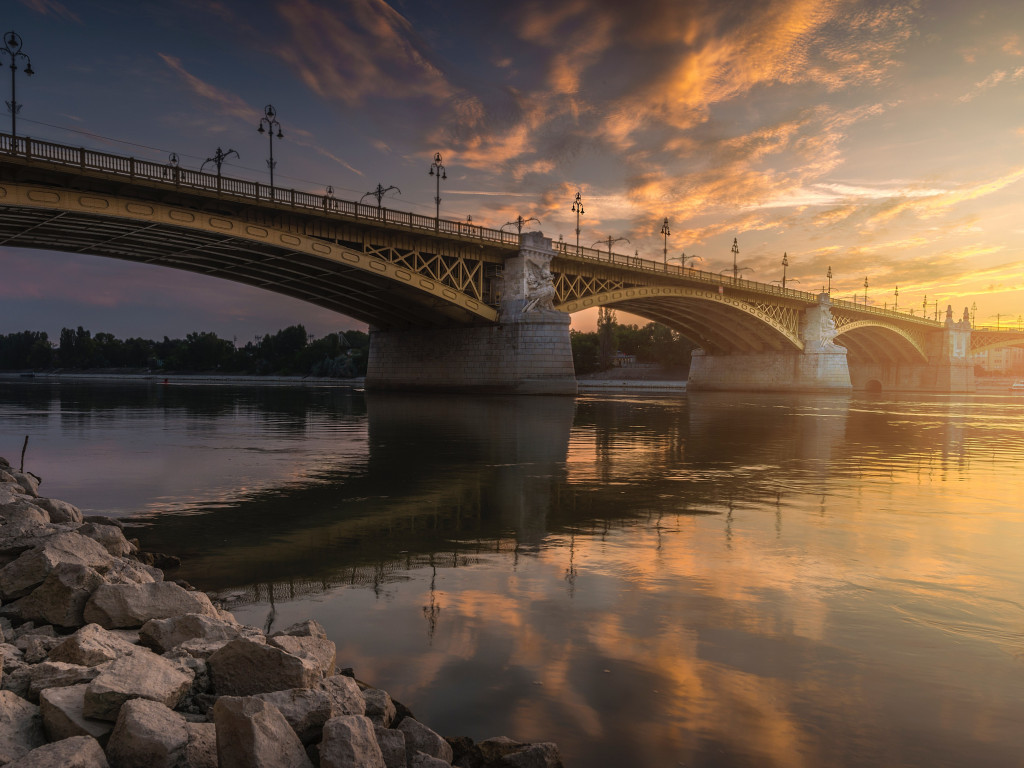 Margaret Bridge over Danube river wallpaper 1024x768