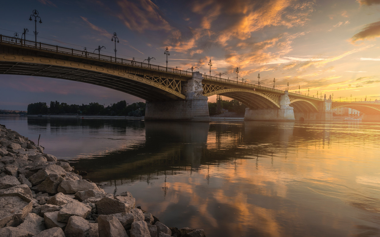 Margaret Bridge over Danube river wallpaper 1280x800