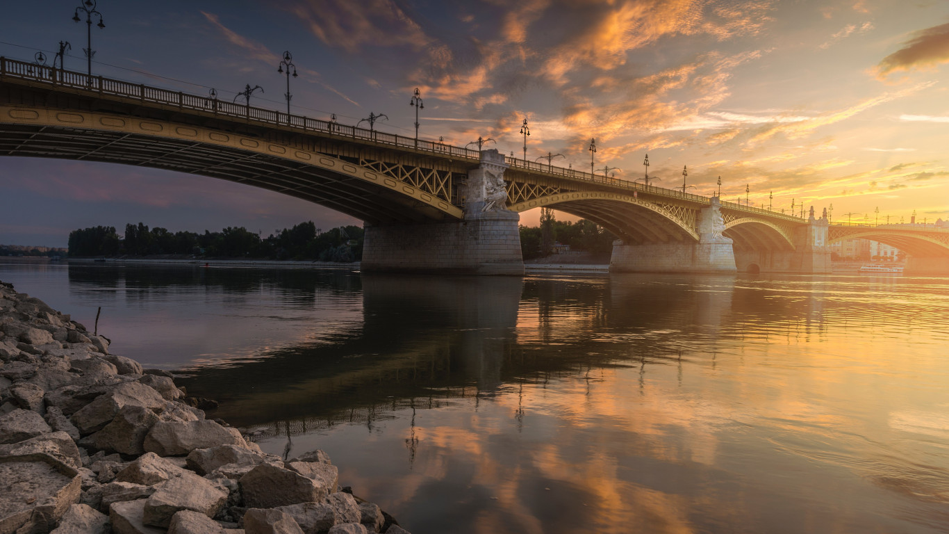 Margaret Bridge over Danube river wallpaper 1366x768
