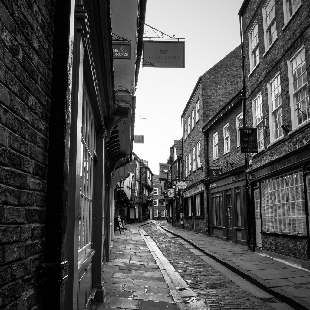 On the streets of York, England wallpaper 1024x1024