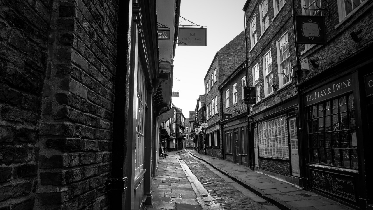 On the streets of York, England wallpaper 1280x720