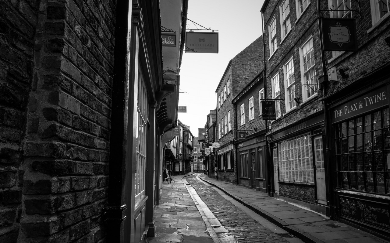 On the streets of York, England wallpaper 1280x800