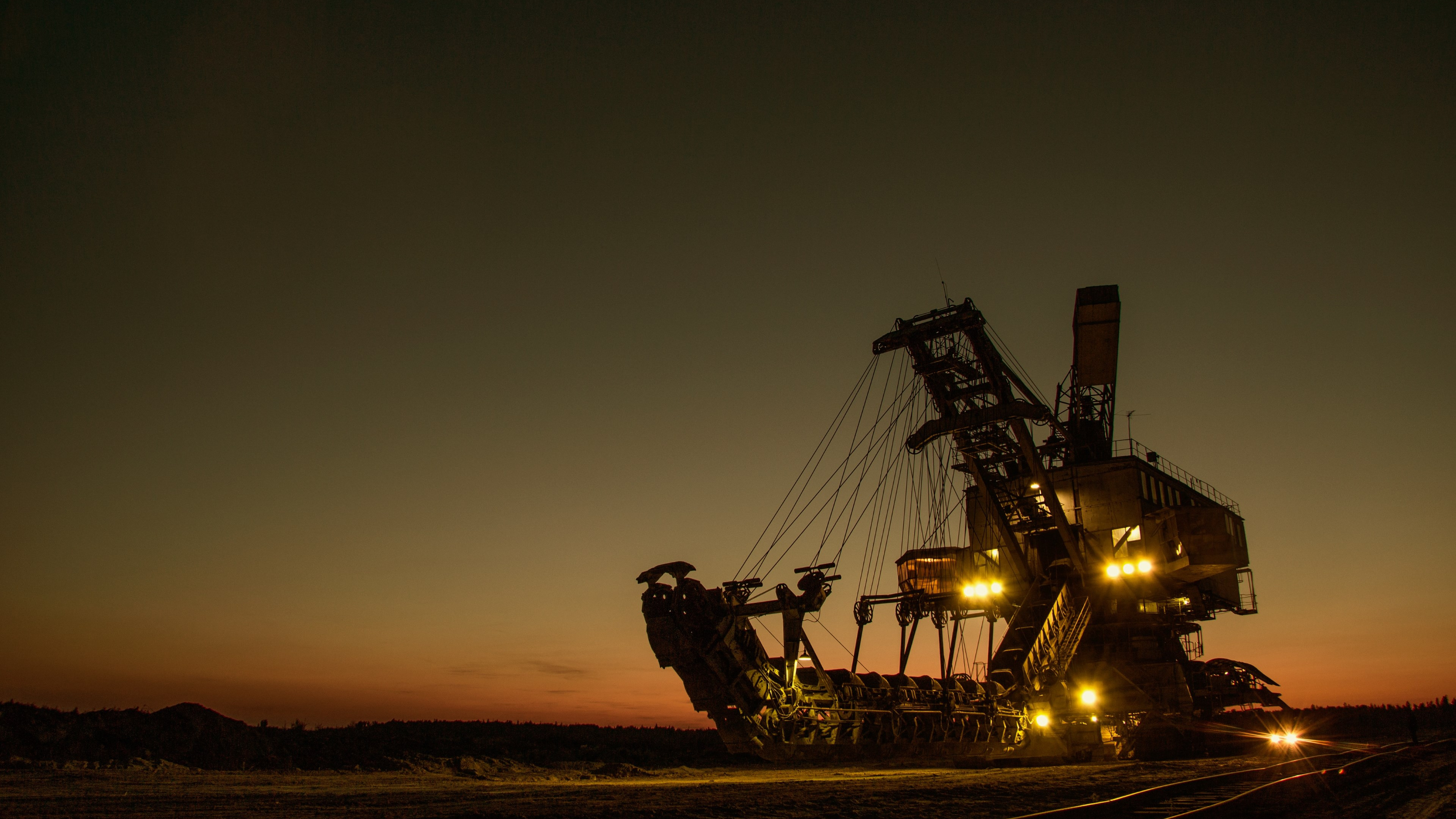 Mine excavator wallpaper 3840x2160