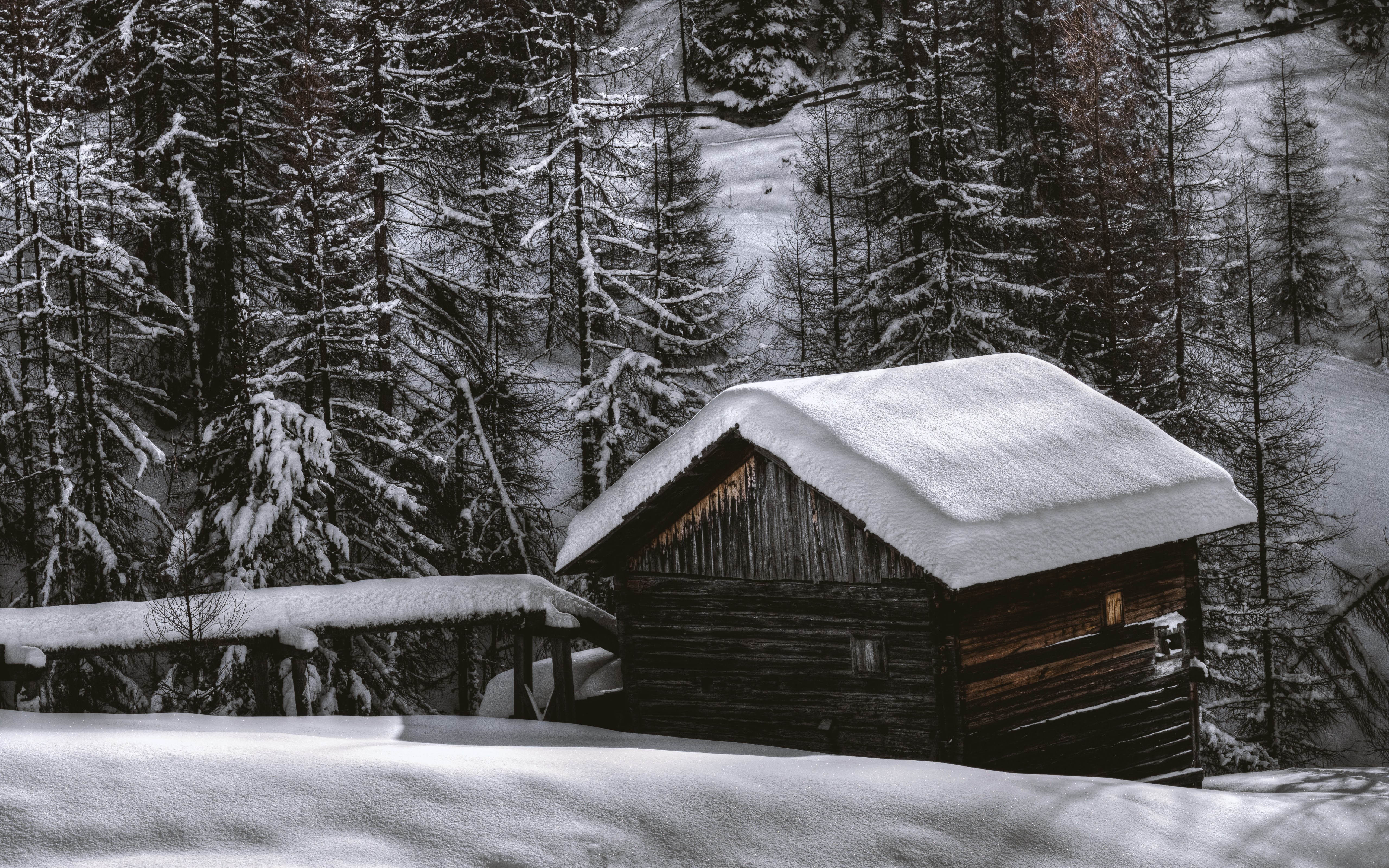 The house from the snow forest wallpaper 5120x3200