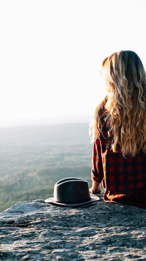 Lady admiring the natural view from Cheaha Mountains, USA wallpaper 480x854