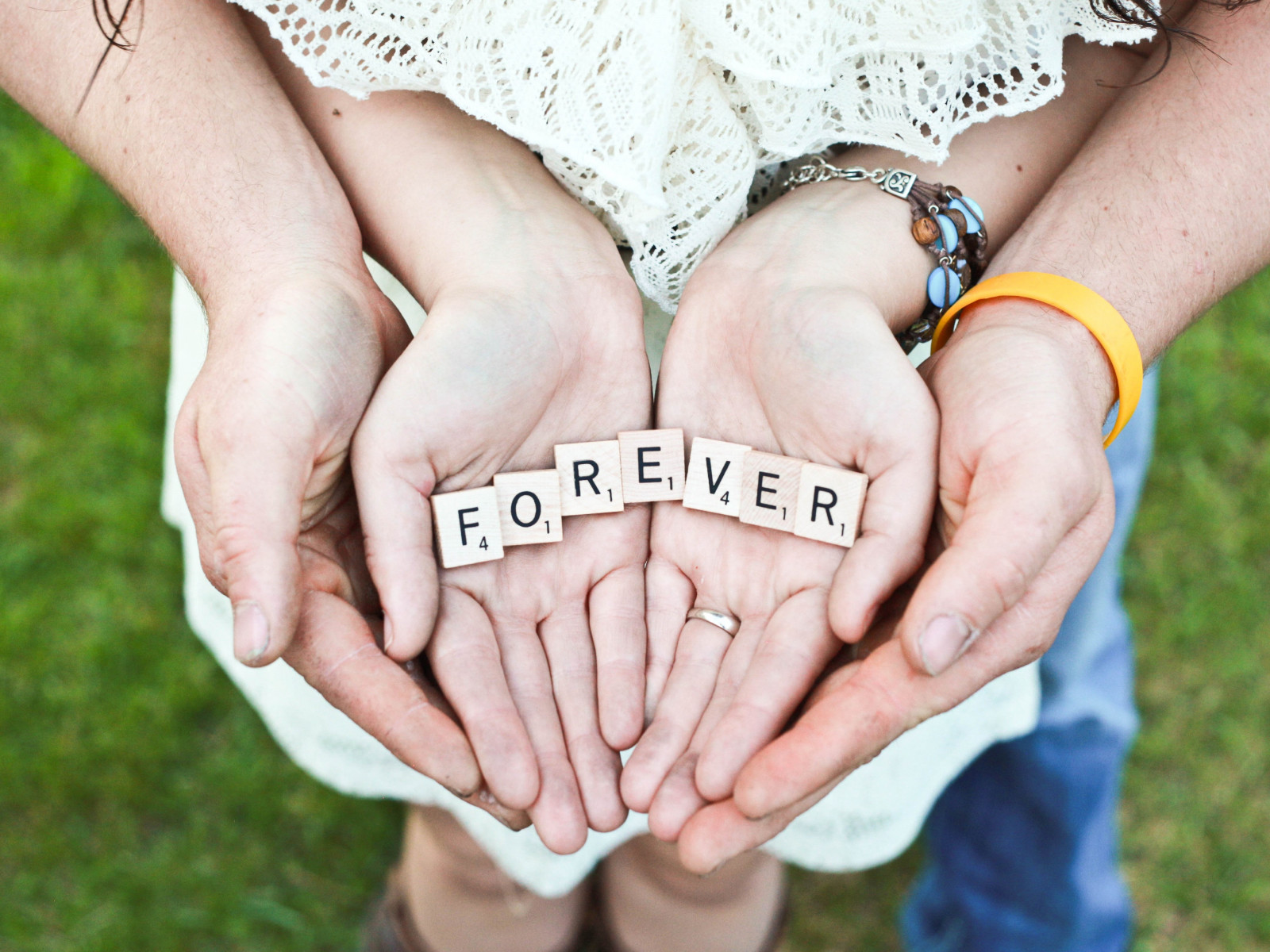 Forever message in their hands wallpaper 1600x1200