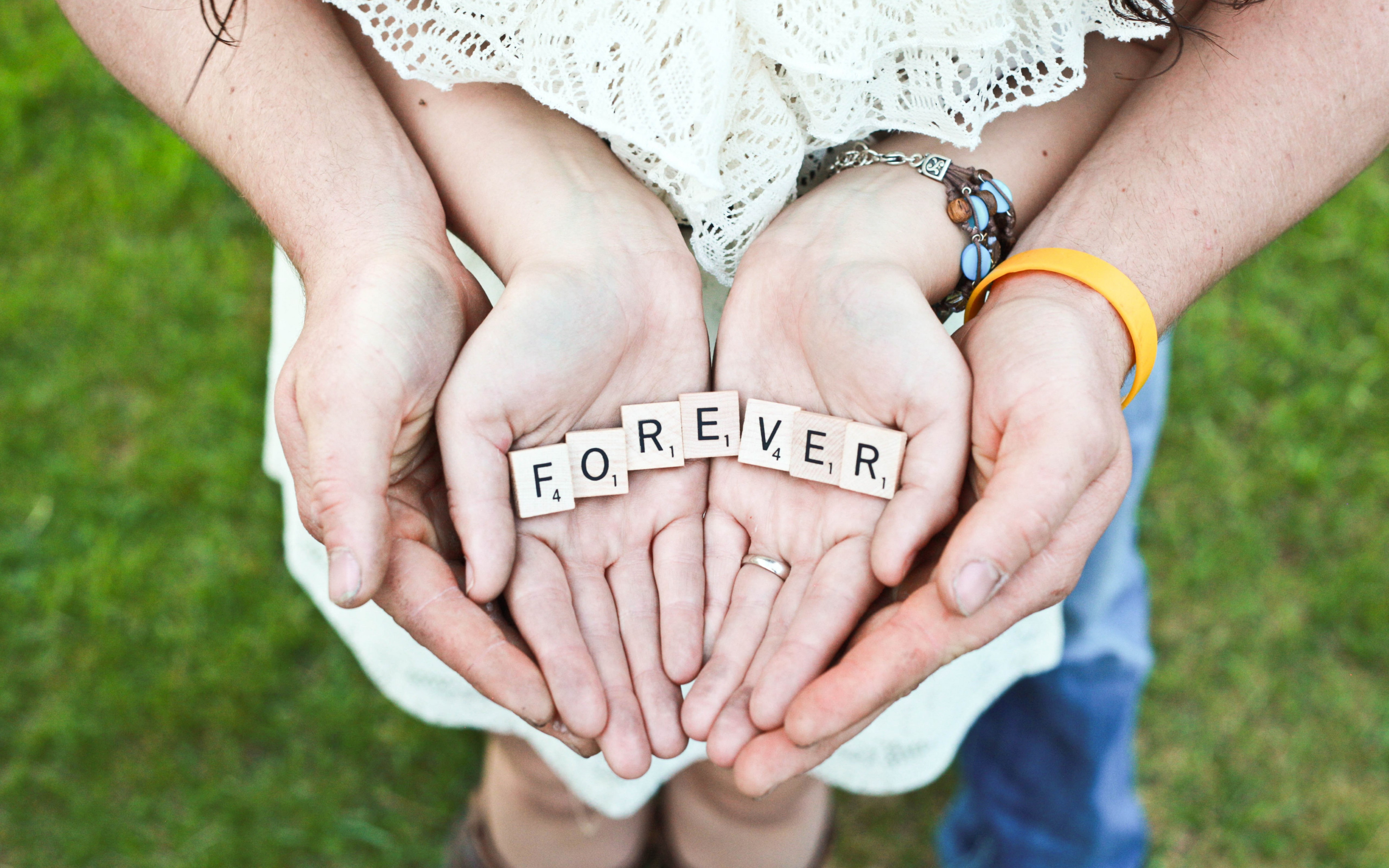 Forever message in their hands wallpaper 3840x2400