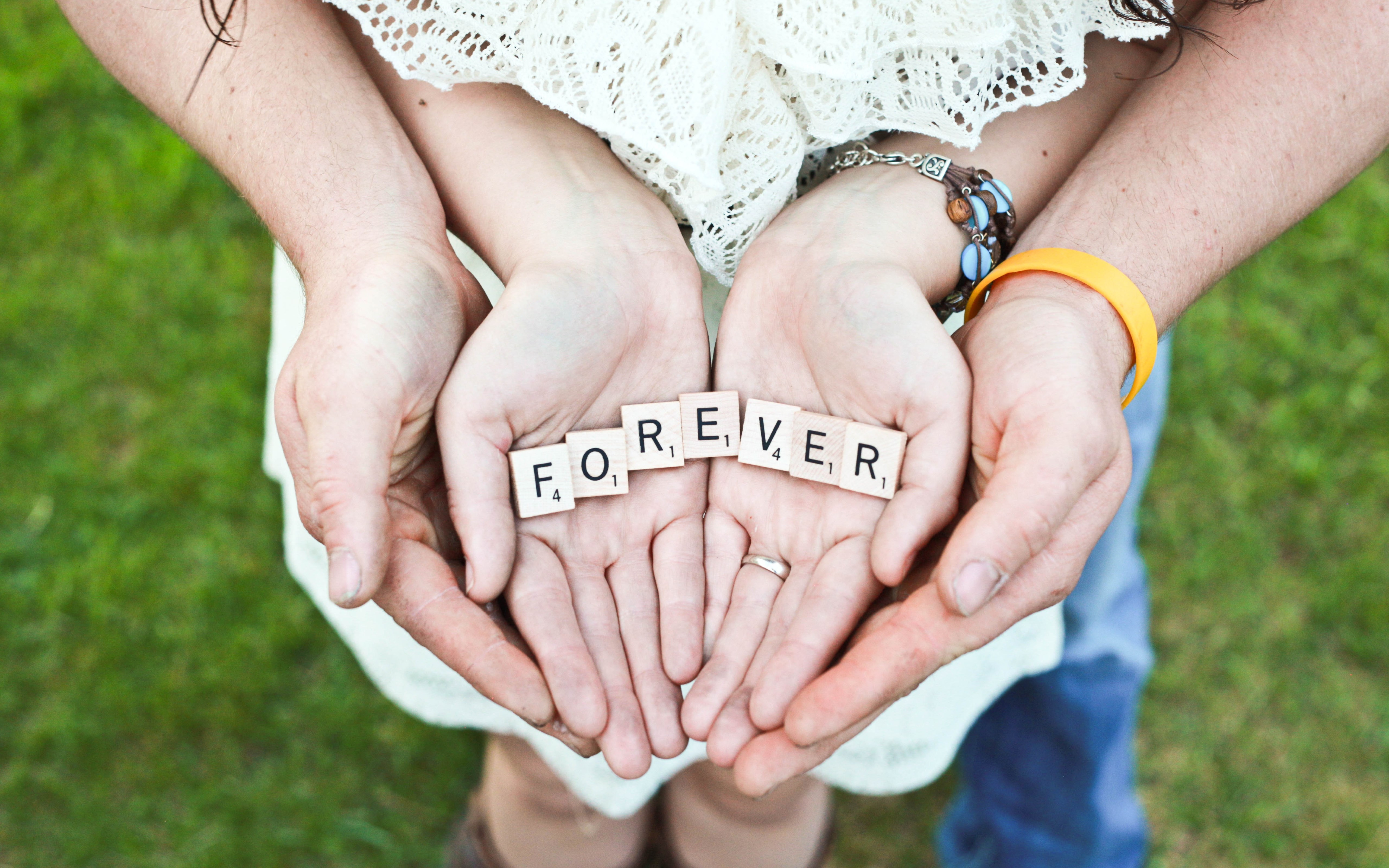 Forever message in their hands wallpaper 5120x3200