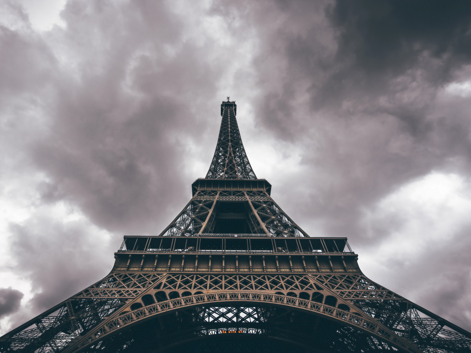 Eiffel Tower in a cloudy day wallpaper 1600x1200