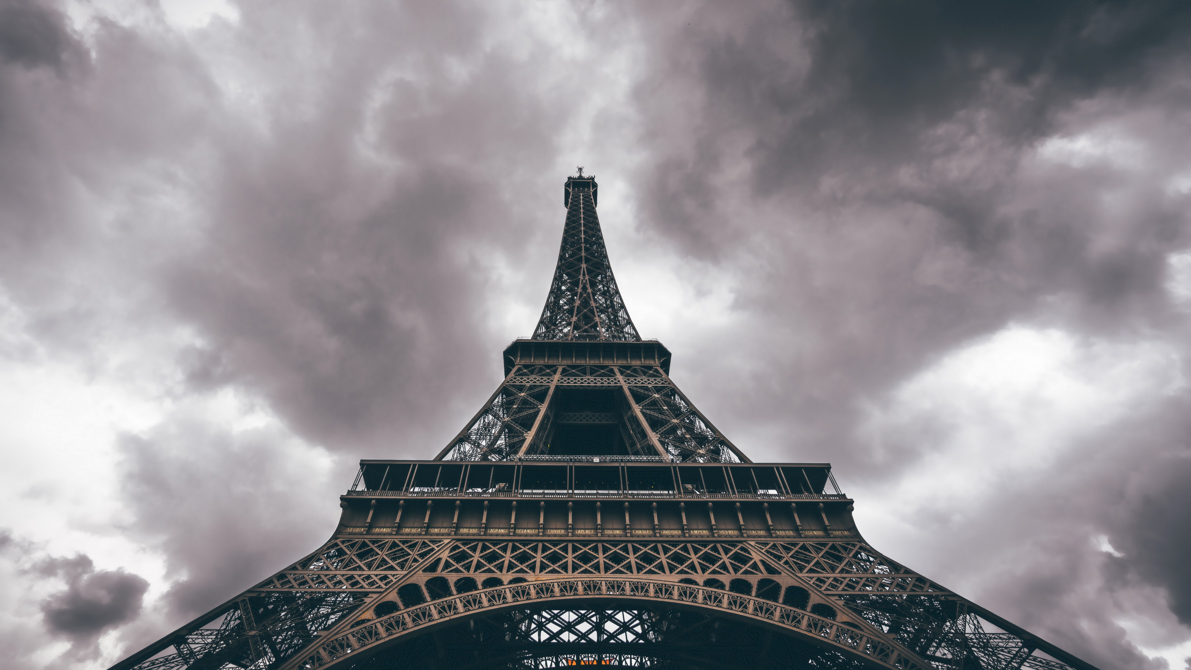 Eiffel Tower in a cloudy day wallpaper 3840x2160