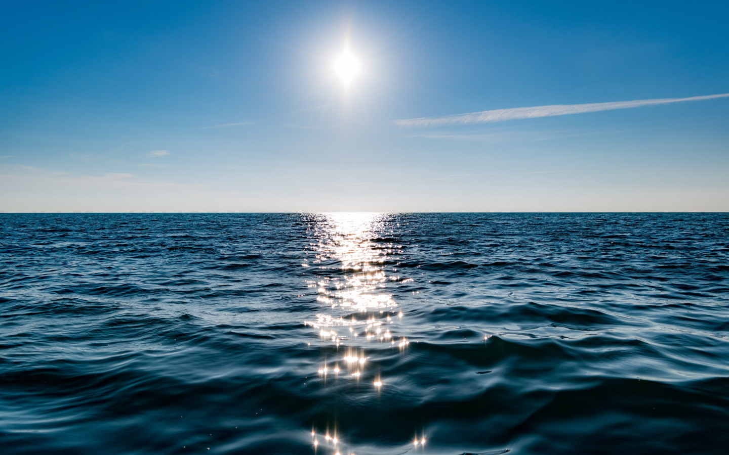Sun on blue sky is reflected on water wallpaper 1440x900