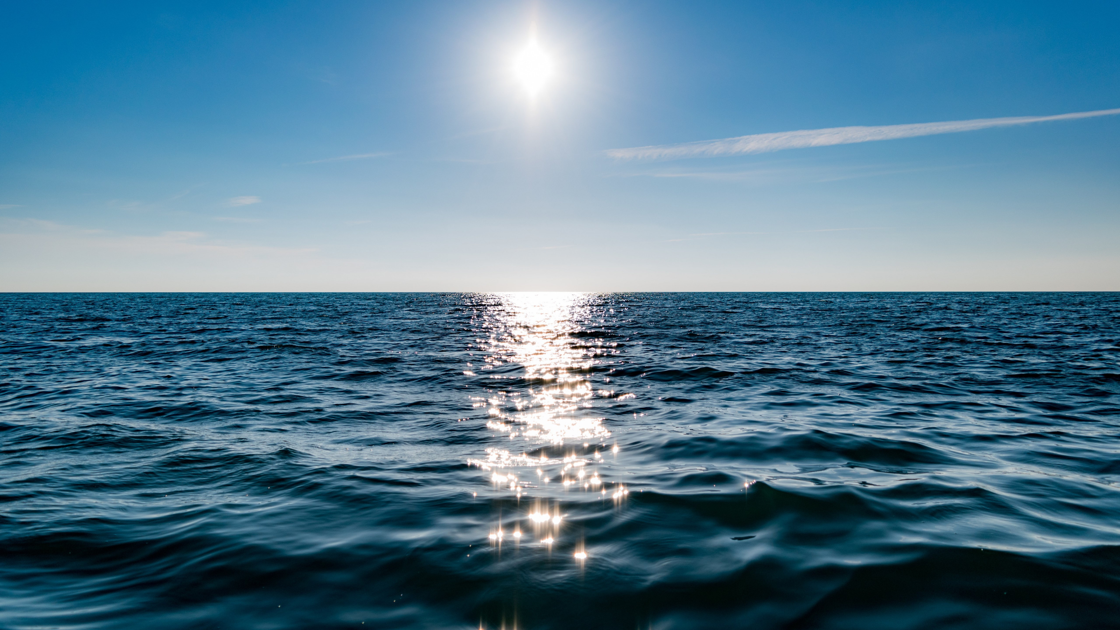 Sun on blue sky is reflected on water wallpaper 3840x2160