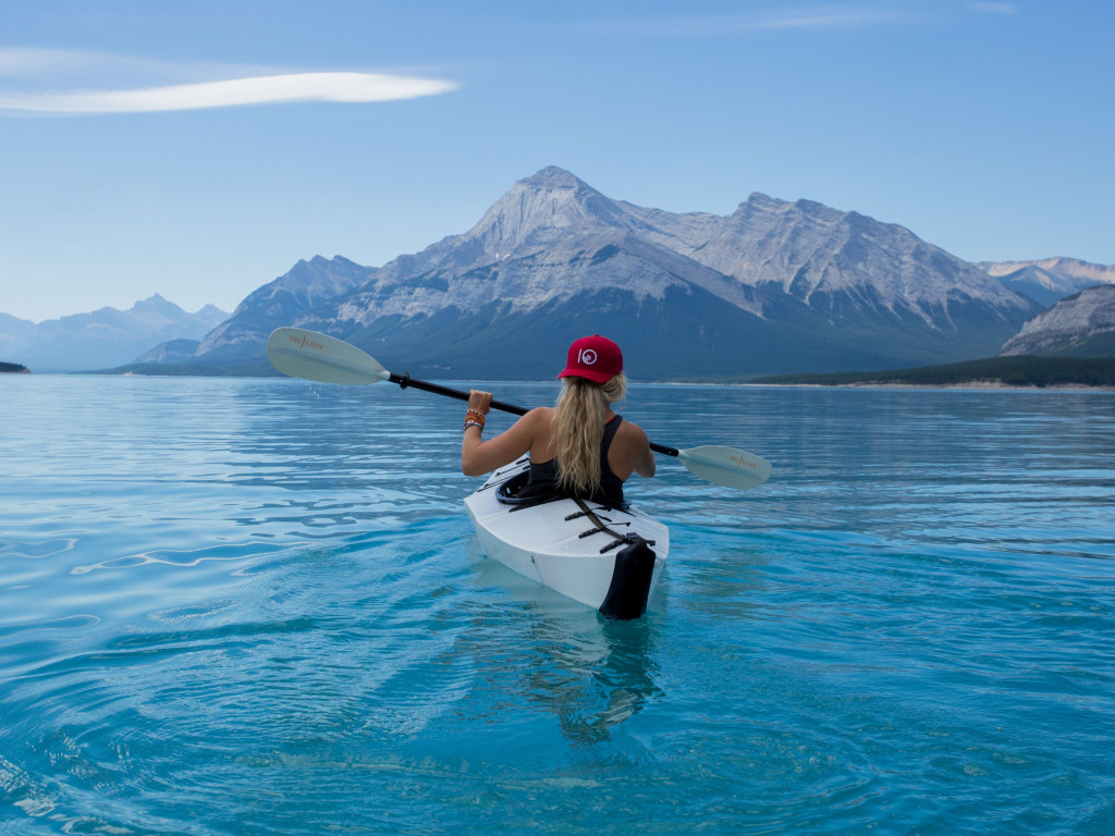 Trip with kayak on lake wallpaper 1024x768