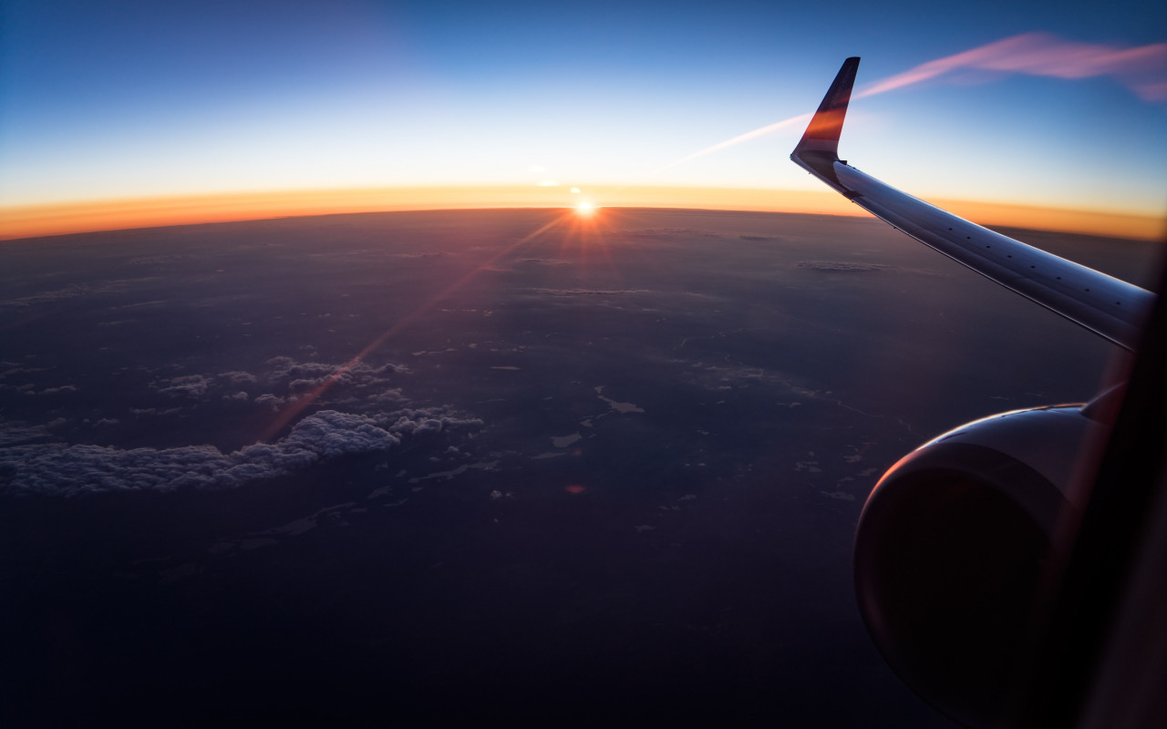 In the plane watching the sunset wallpaper 1280x800