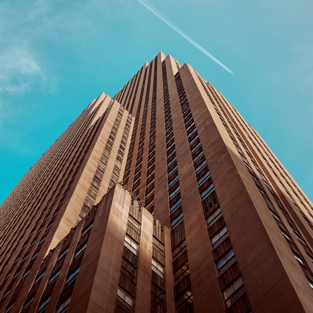 Rockefeller building touching the sky wallpaper 1024x1024