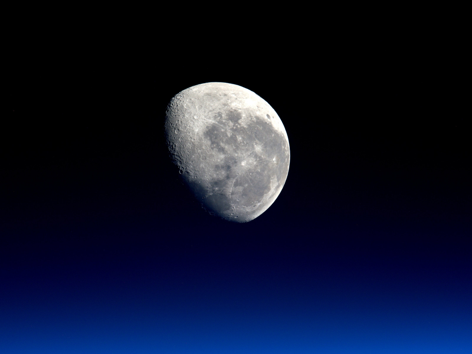 Our natural satellite: The Moon wallpaper 1600x1200