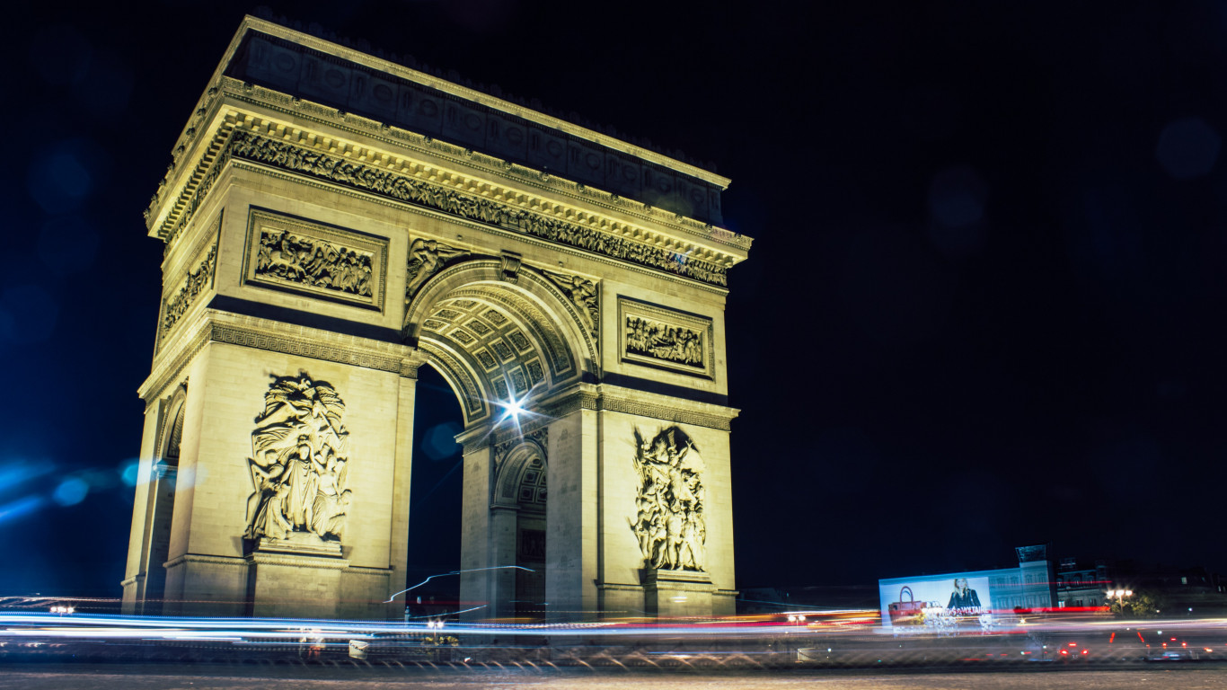 Arc de Triomphe, Paris, France wallpaper 1366x768