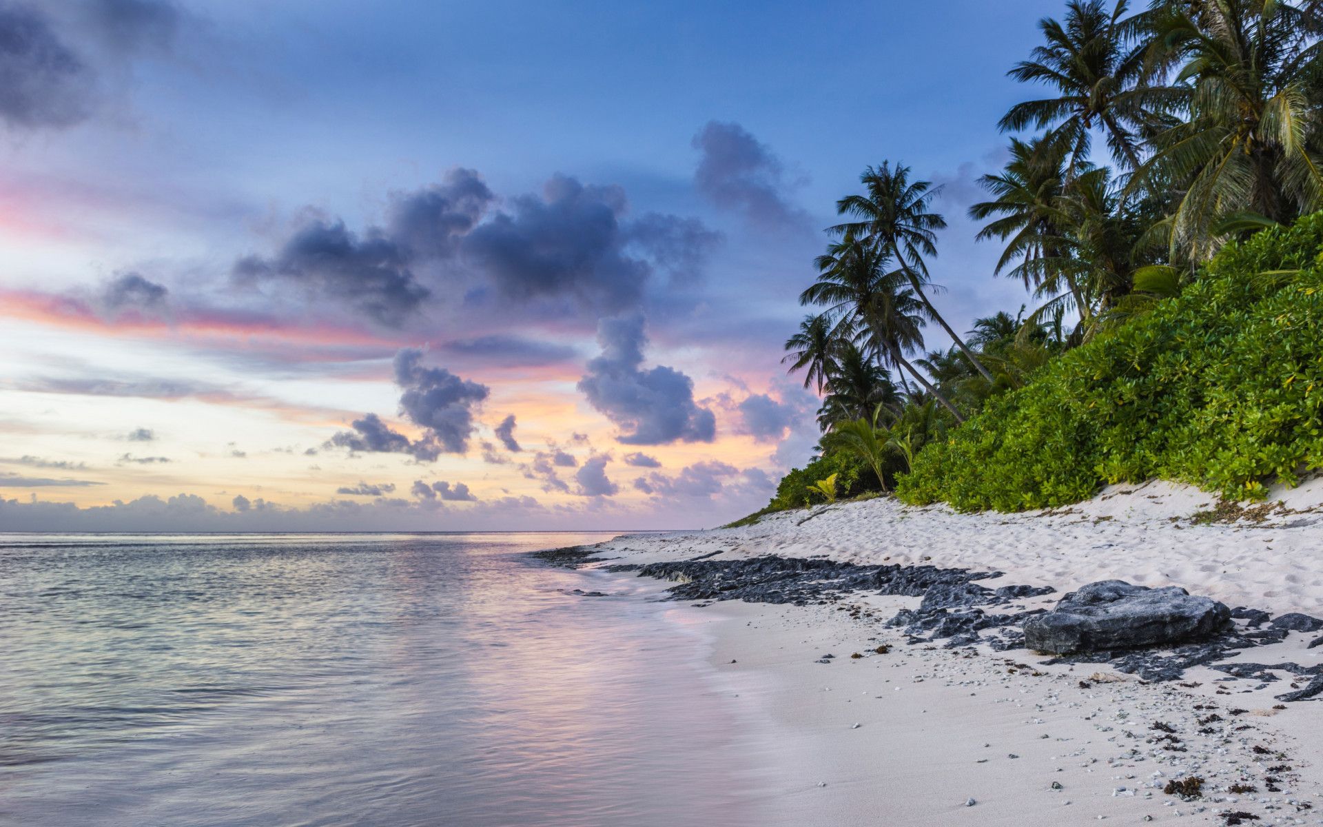 Exotic beach and ocean waves wallpaper 1280x800