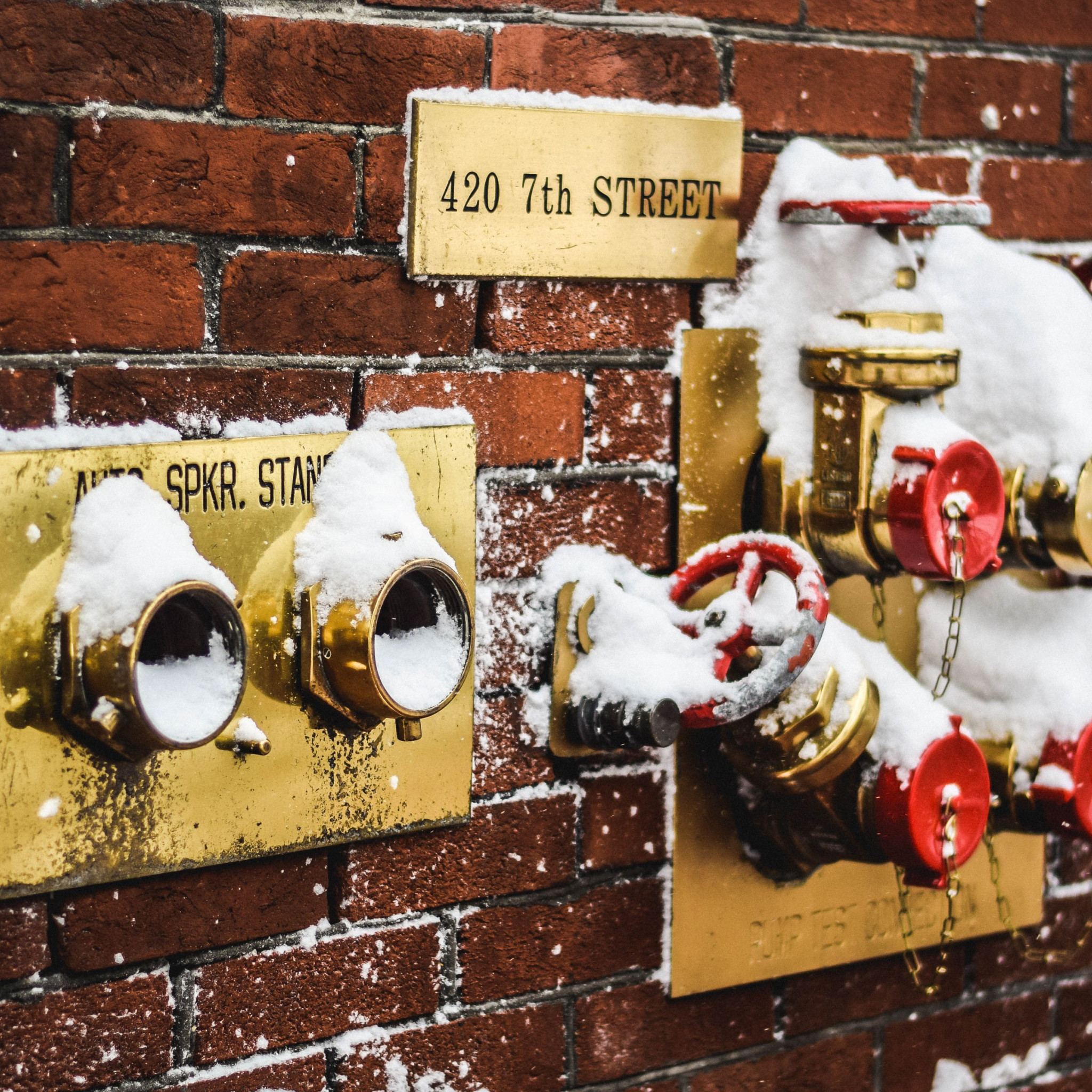 Snow covered fire standpipes in Washington wallpaper 2048x2048