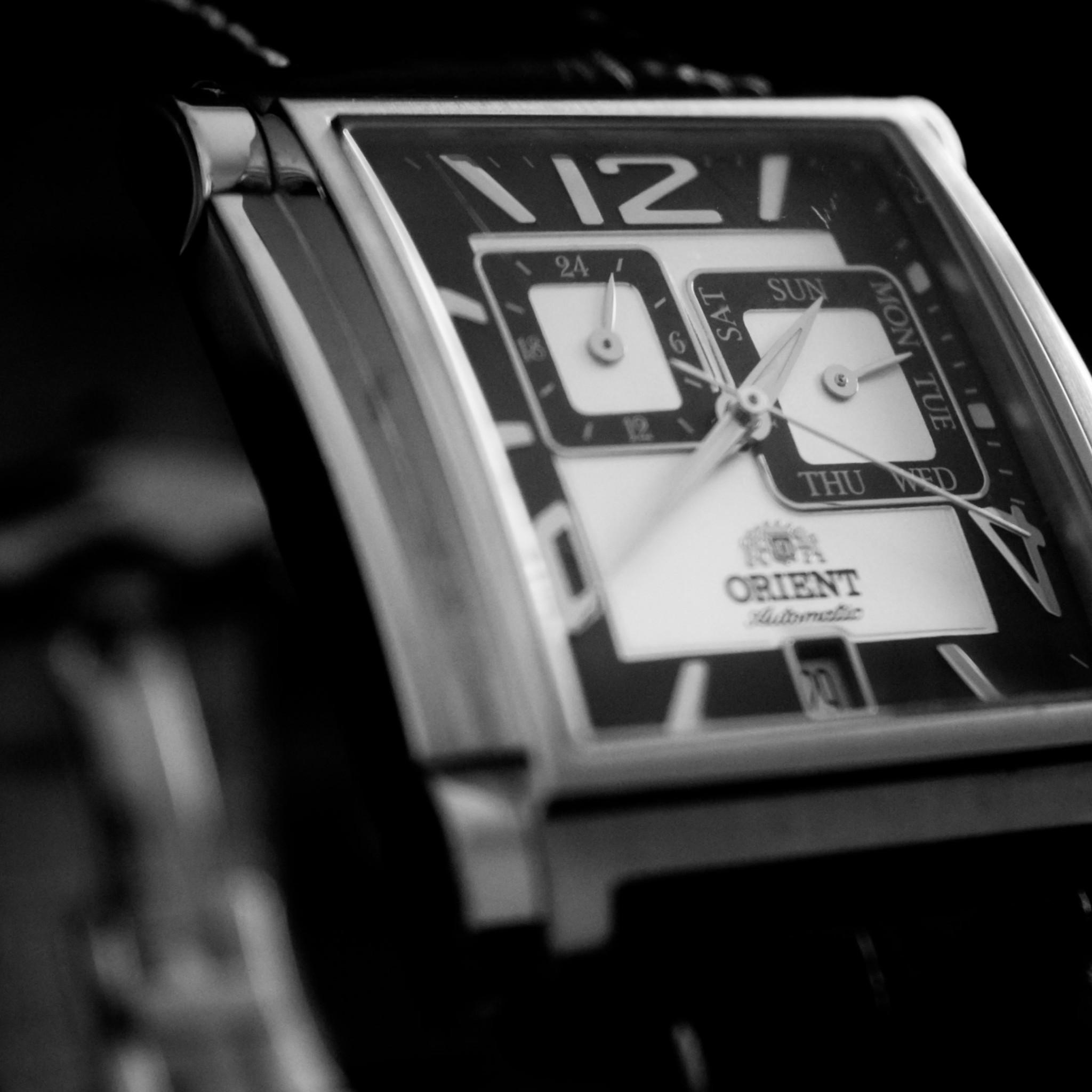 Orient automatic watch wallpaper 2048x2048