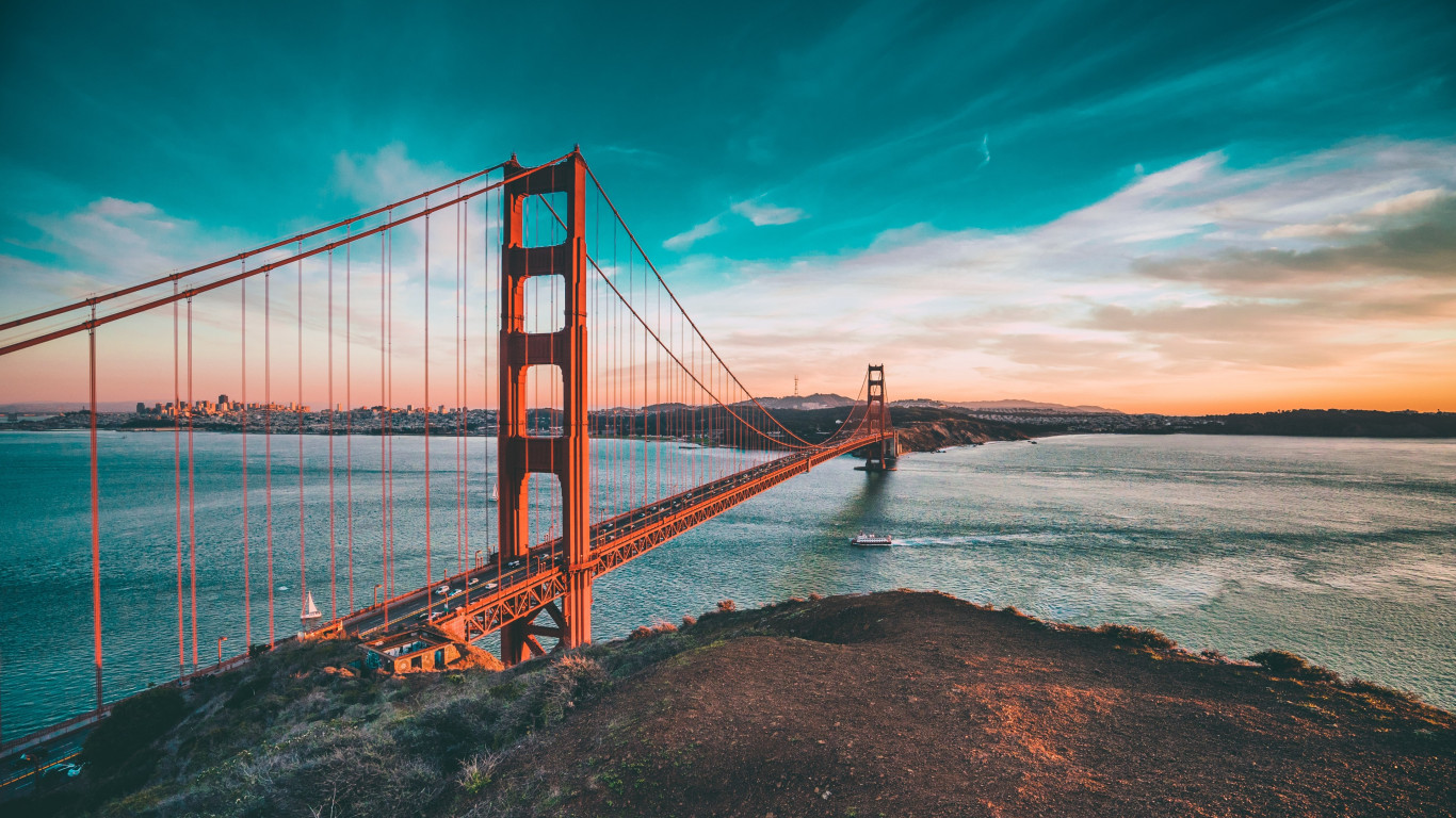 Golden Gate Bridge wallpaper 1366x768