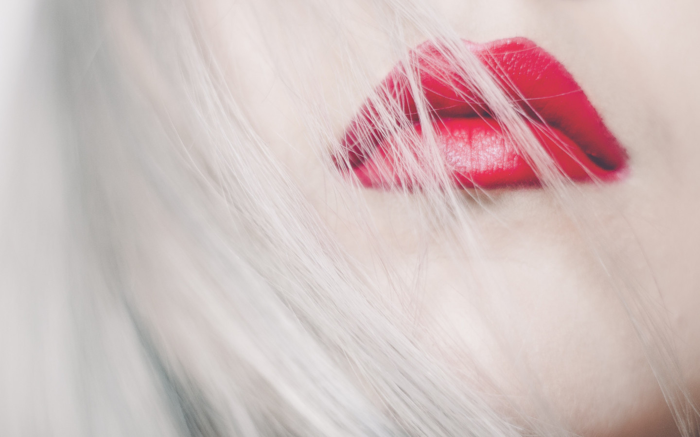 Red lips wallpaper 1440x900