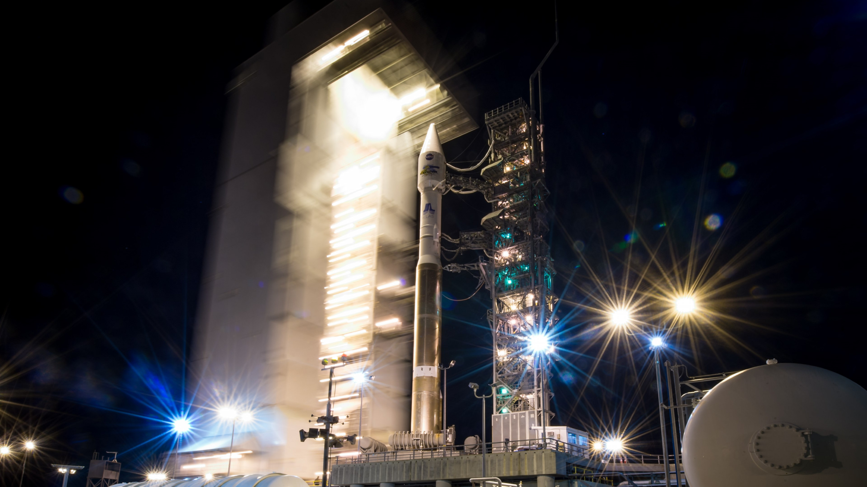 Atlas V rocket at Vandenberg Air Force Base wallpaper 2880x1620