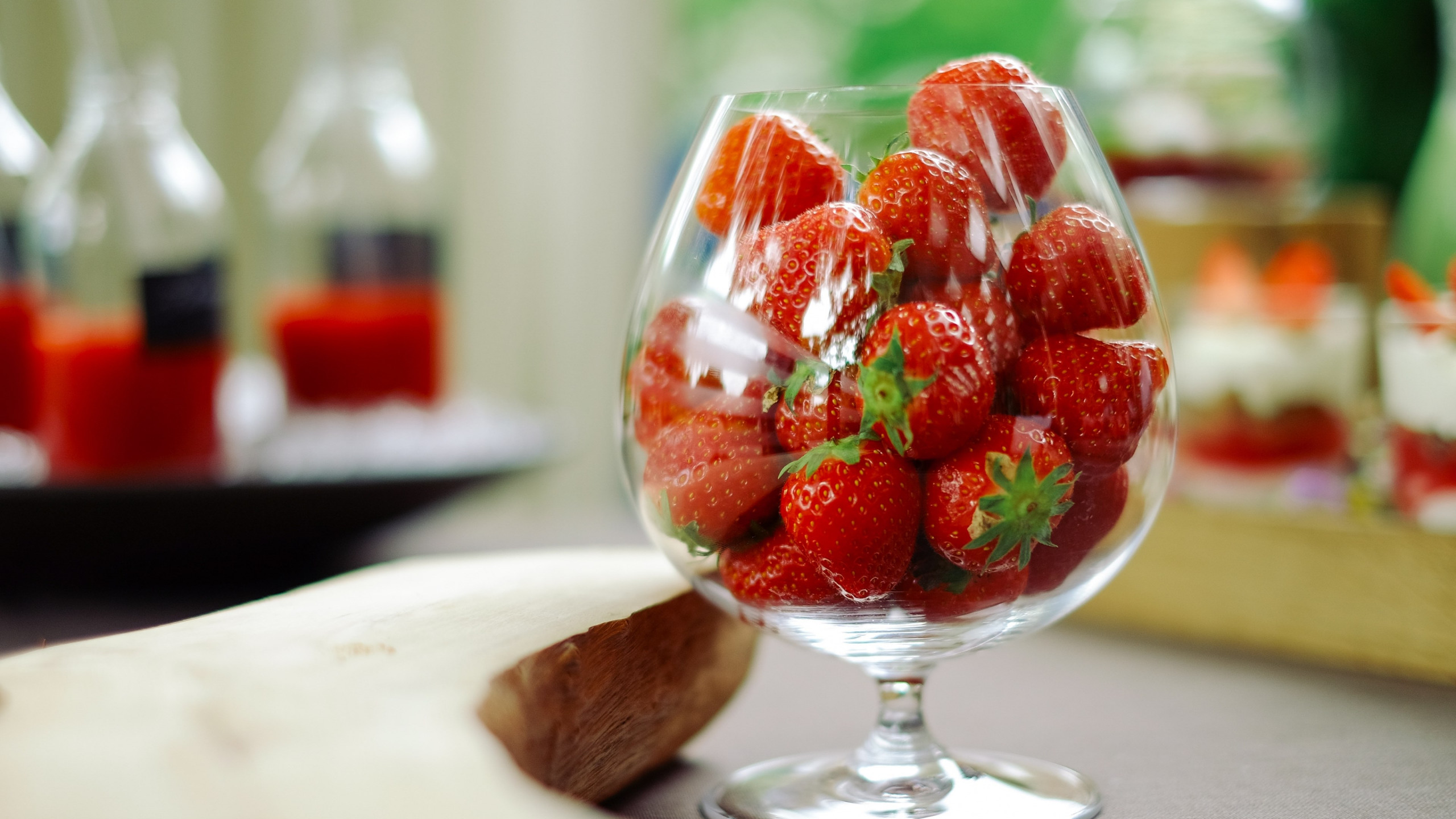 Glass with strawberries wallpaper 2560x1440