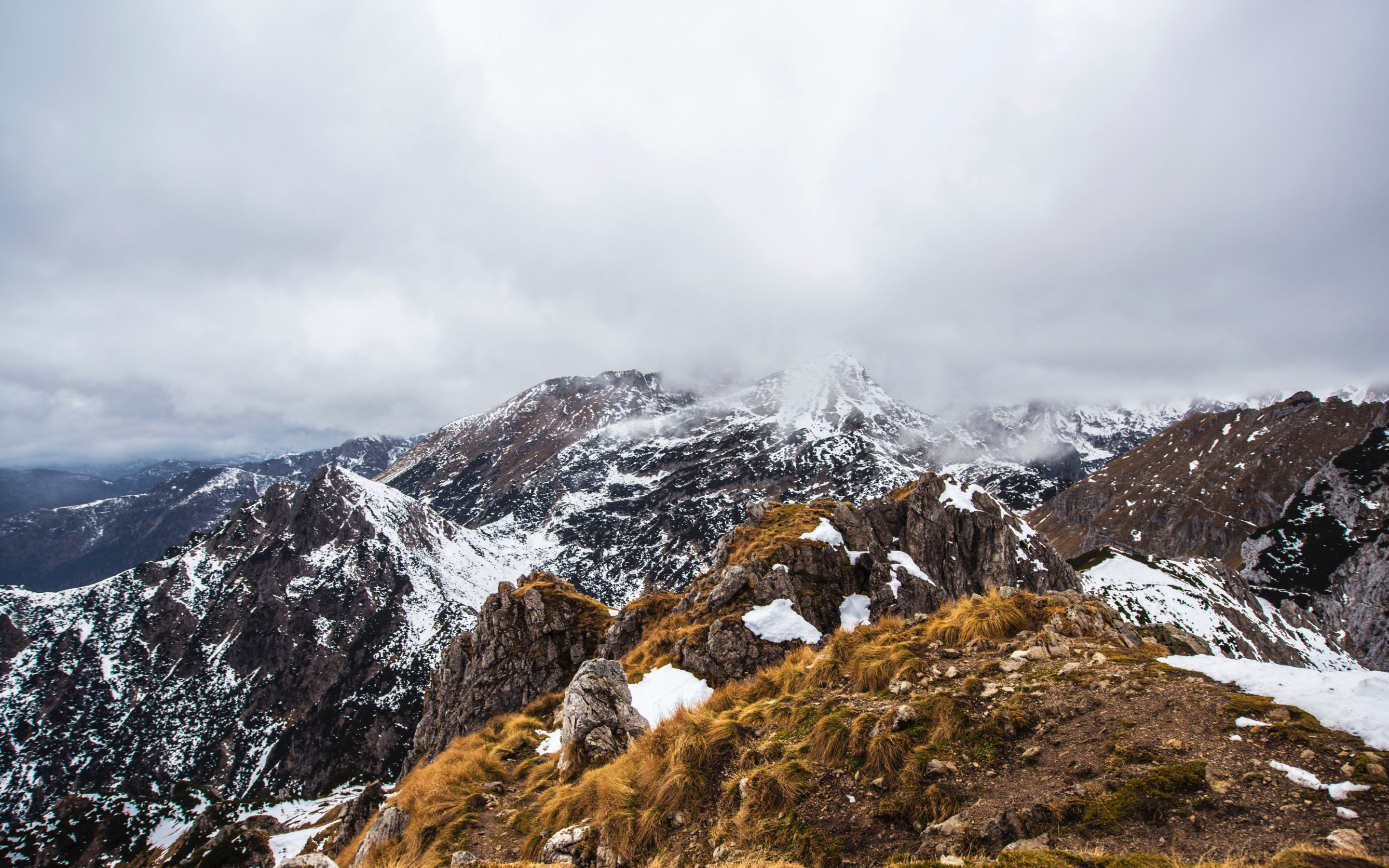 Hike on mountains wallpaper 2880x1800