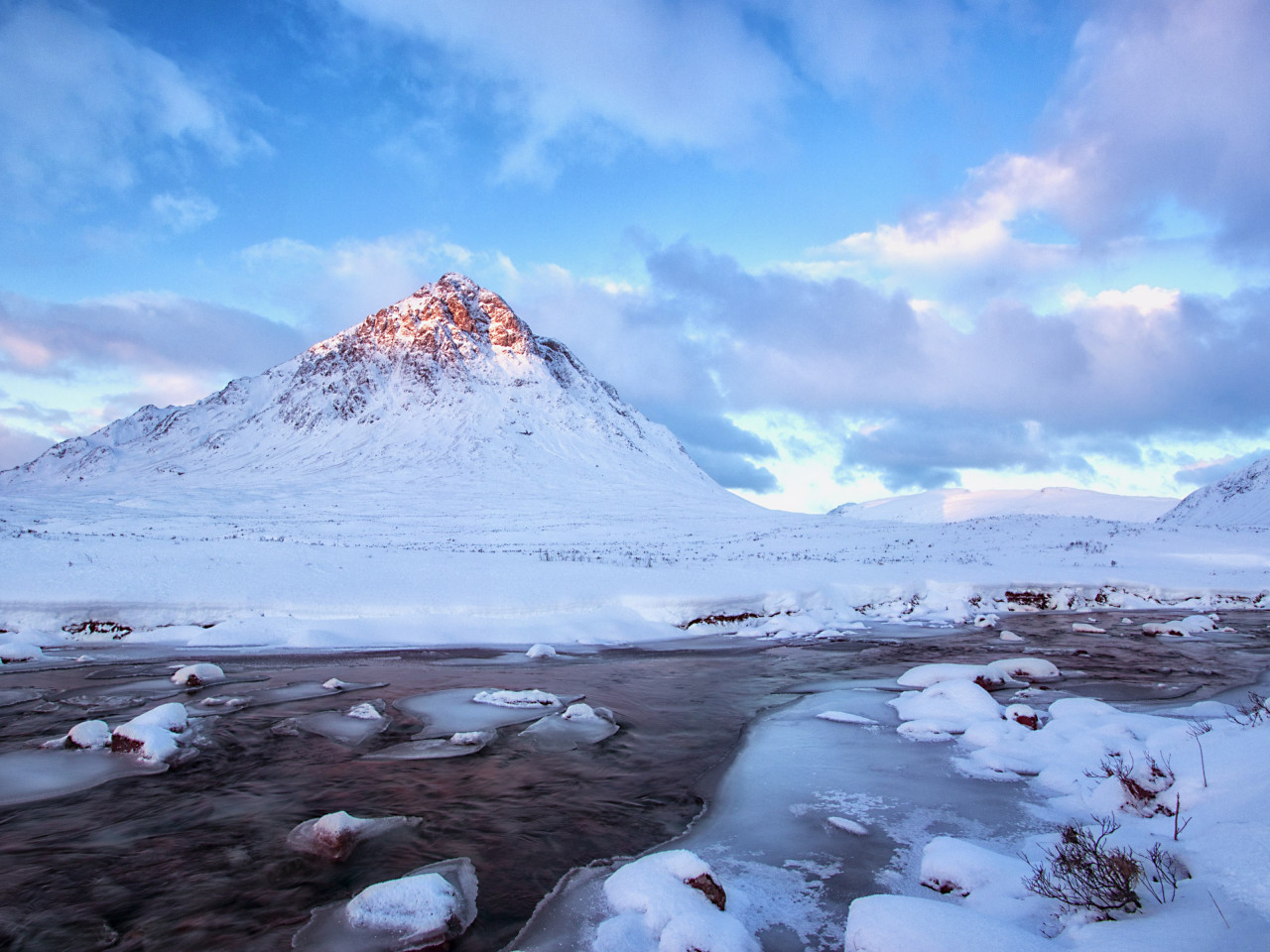 Winter landscape from Scottish Highlands wallpaper 1280x960